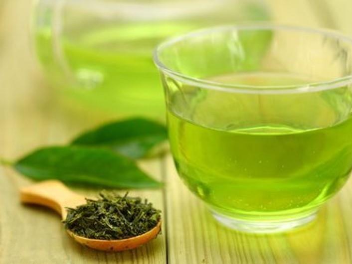 To πράσινο τσάι,  δύο είδη στρογγυλόφυλων σταφυλιών, η σκόνη κακάο και  η  μαύρη σοκολάτα μπορεί να βοηθούν στην εξουδετέρωση του κορονοϊού